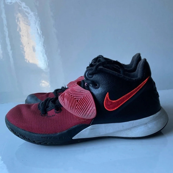 Nike Kyrie  Flytrap Mens red/ Black Basketball Shoes Sz 8 - Picture 4 of 12